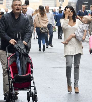 Alec Baldwin with wife and daughter in Italy