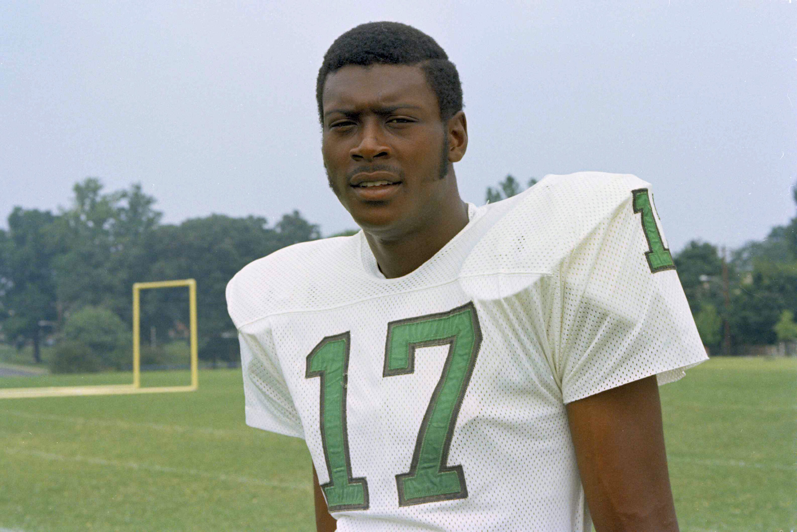 Tallest NFL Players in History- Harold-Carmichael