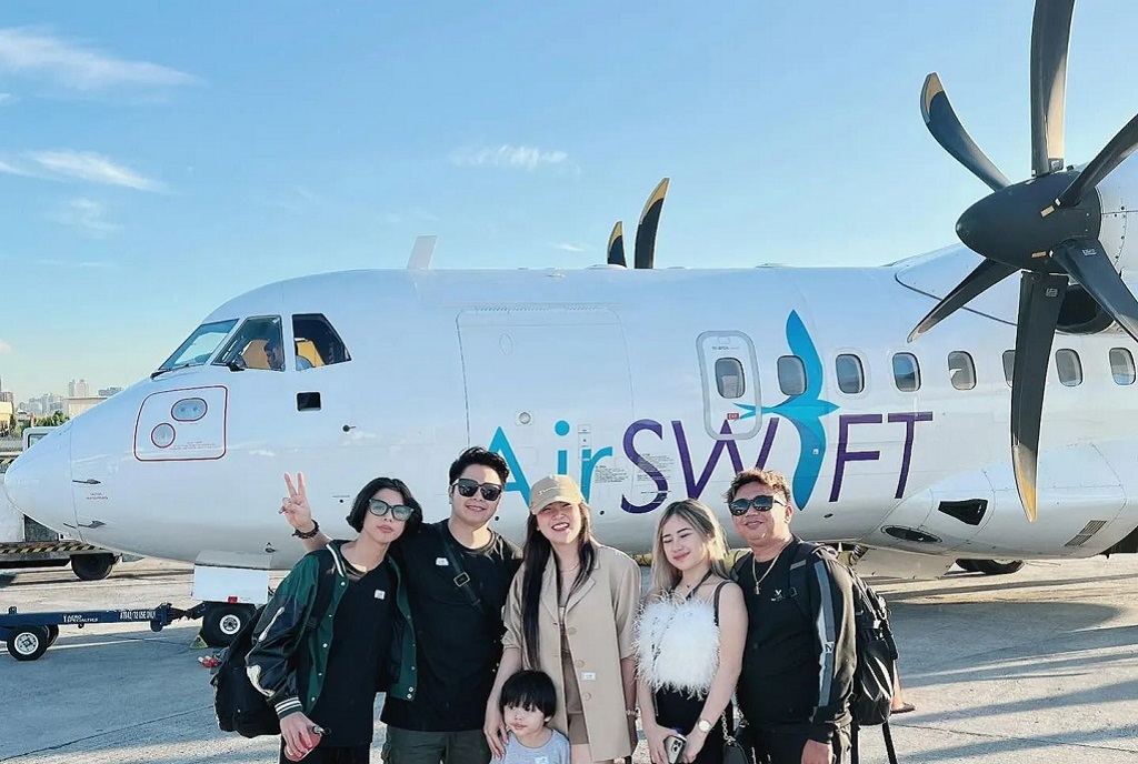 Mikee Agustin And Yexel Sebastian with family