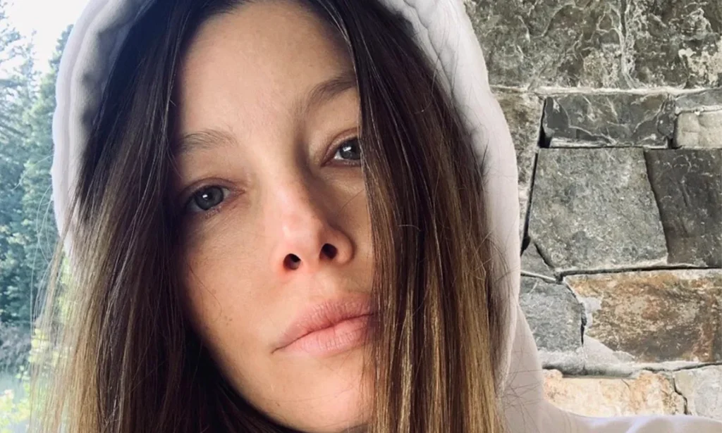 Jessica Biel teeth no makeup