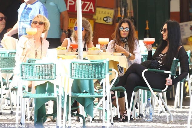 Cher enjoying a lunch date with her friends in Italy