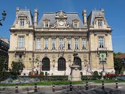 Francoise inherited the lavish Parisian Mansion of Her Mother Liliane.