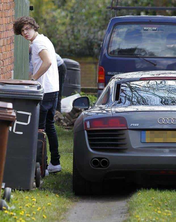 Harry Style captured with his Audi R8