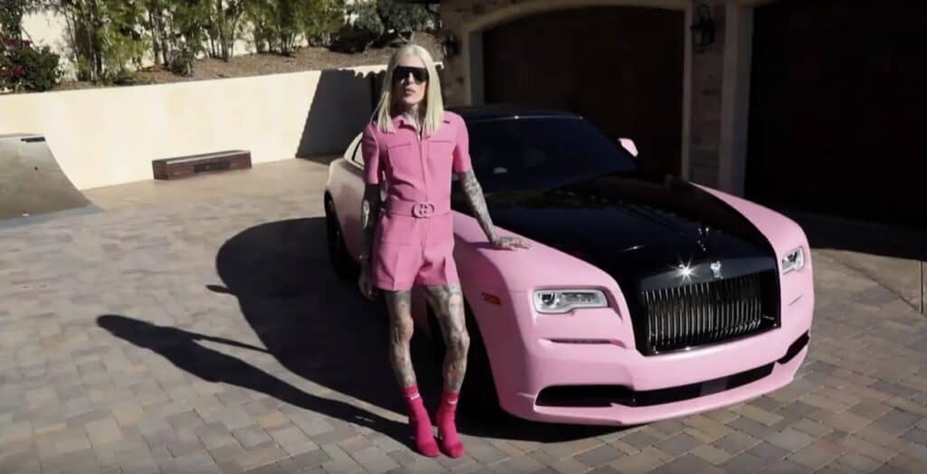 Jeffree Star posing with his Rolls Royce Wraith Black Badge Edition.