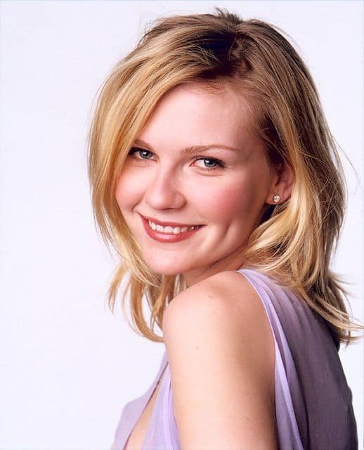 Kirsten Dunst posing for a commertial.