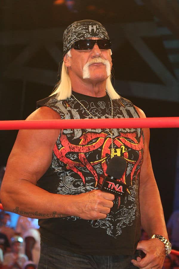 Richest Wrestlers in the World- Stylish-Hulk-Hogan-With-His-Black-Sunglasses