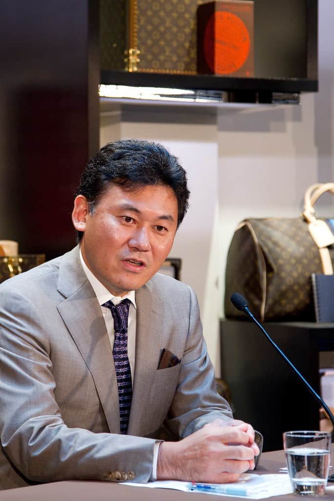 Hiroshi Mikitani in a general meeting conference.