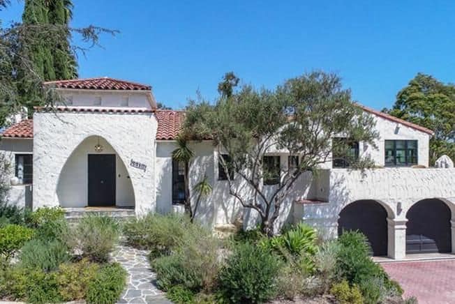Jason Sudeikis's beautiful spanish style mansion, worth $3.49 million.