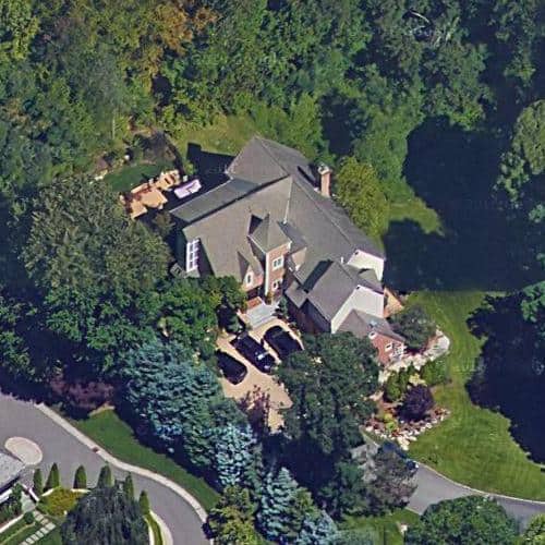 Ll Cool J beautiful brick Colonial-style mansion located at Manhasset, New York.