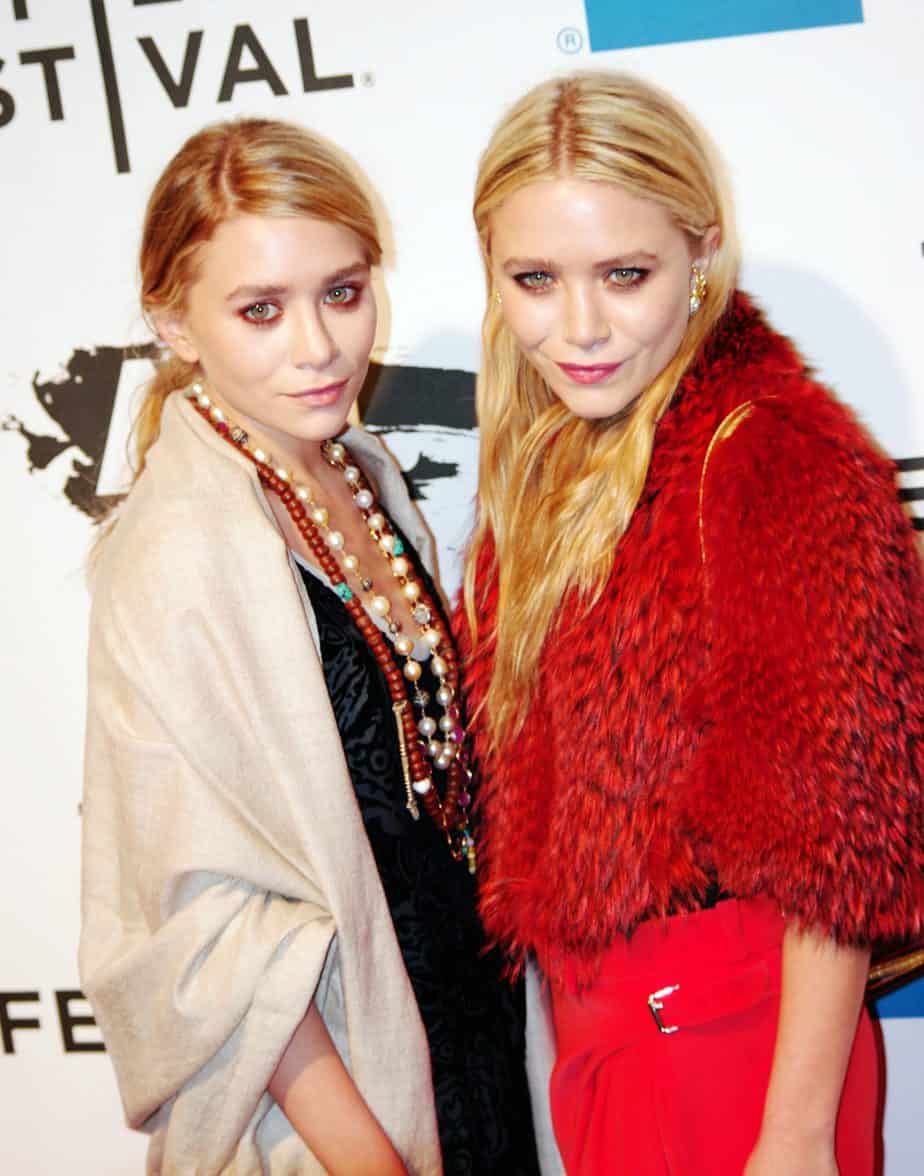 Mary Kate Olsen and Ashley Olsen (Source: Wikimedia Commons). 