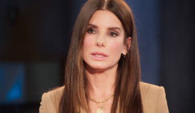 Kathy Bates Net Worth: Career, Health Problem & Legacy [2022 Update]