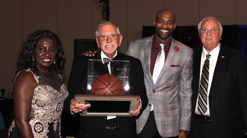 Carter's foundation honoring the community leaders. (Source: Vince Carter)