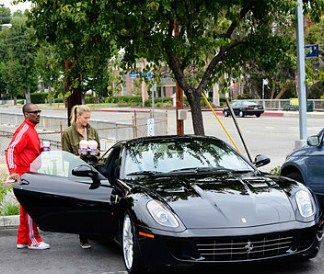 Eddie Murphy with his Ferrari (Source: Pinterest)