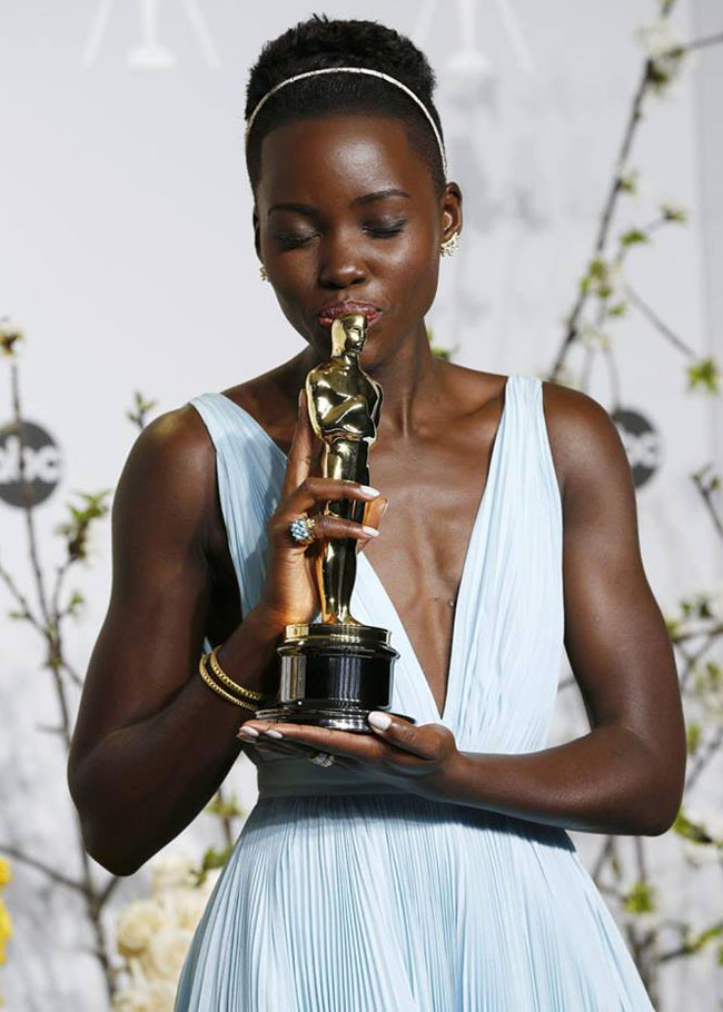Most Iconic Oscar Hairstyles- lupita-with-her-oscar