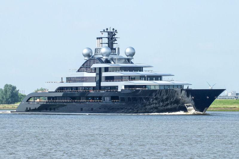 30 Most Expensive Yachts In The World- Crescent-Yacht
