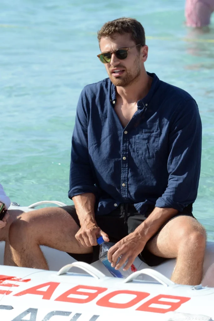 'Divergent' actor enjoy in the beach in Spain(Source: POPSUGAR)