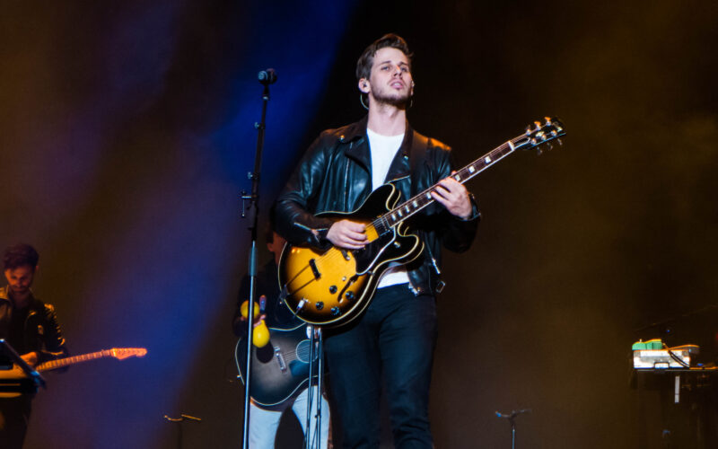Mark-Foster-Performing