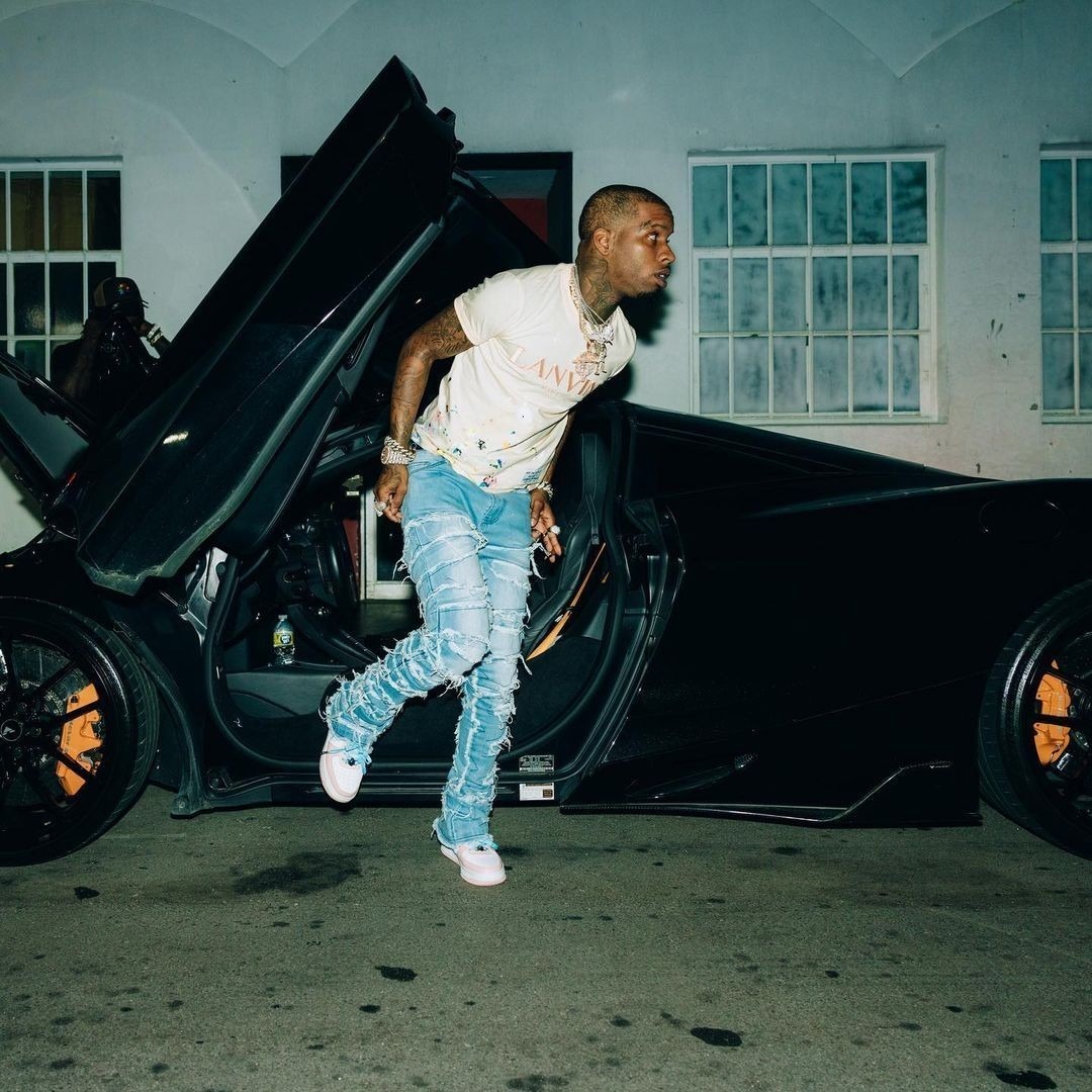 Tory Lanez Getting Out of His McLaren
