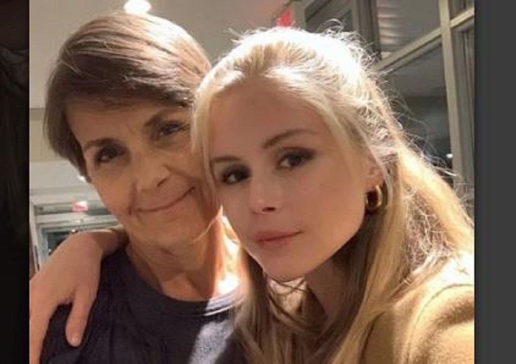 Erin Moriarty with her mother