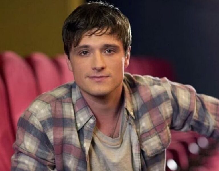 Is Josh Hutcherson Bisexual Or Does He Have A Girlfriend? Parents And Net Worth