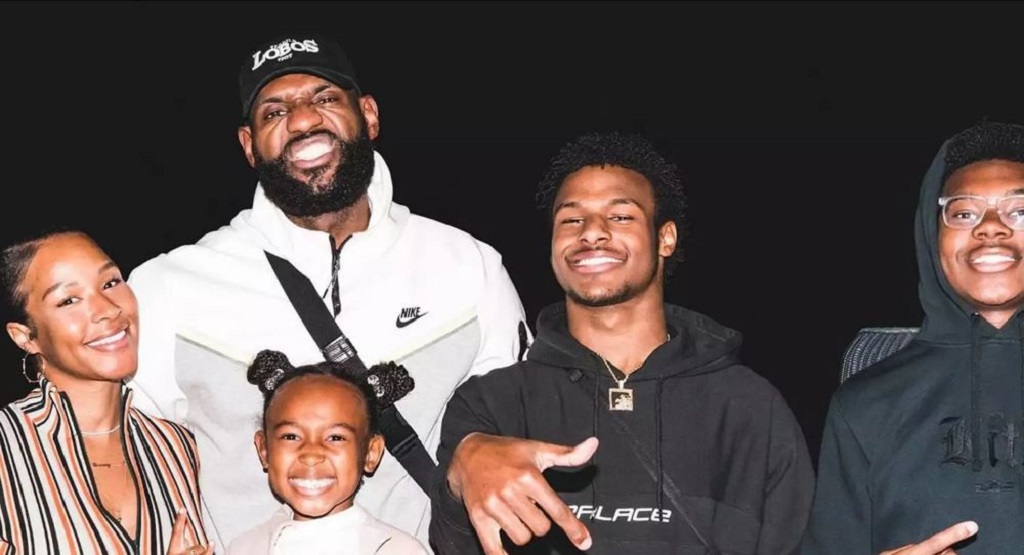 Bronny James and his parents and siblings 