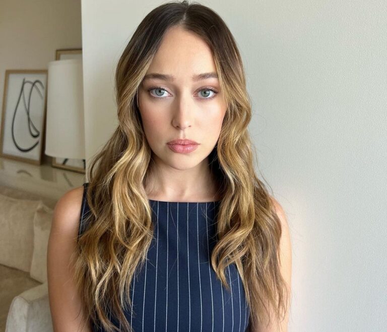 Alycia Debnam-Carey Sexuality