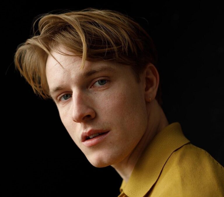 Is Louis Hofmann Gay – What Is His Sexuality? Partner And Dating History