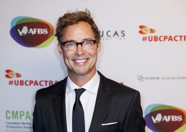 Is Tom Cavanagh Gay? Sexuality Partner And Relationship Timeline
