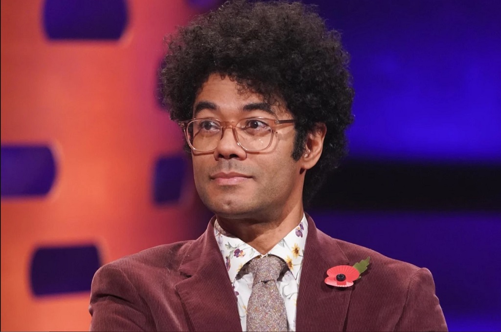 Richard Ayoade siter