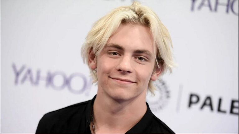 Is Ross Lynch Related To jane Lynch