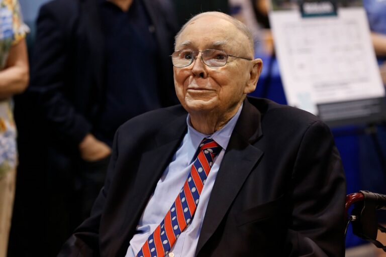 Was Charlie Munger Racist? Comments And Controversy