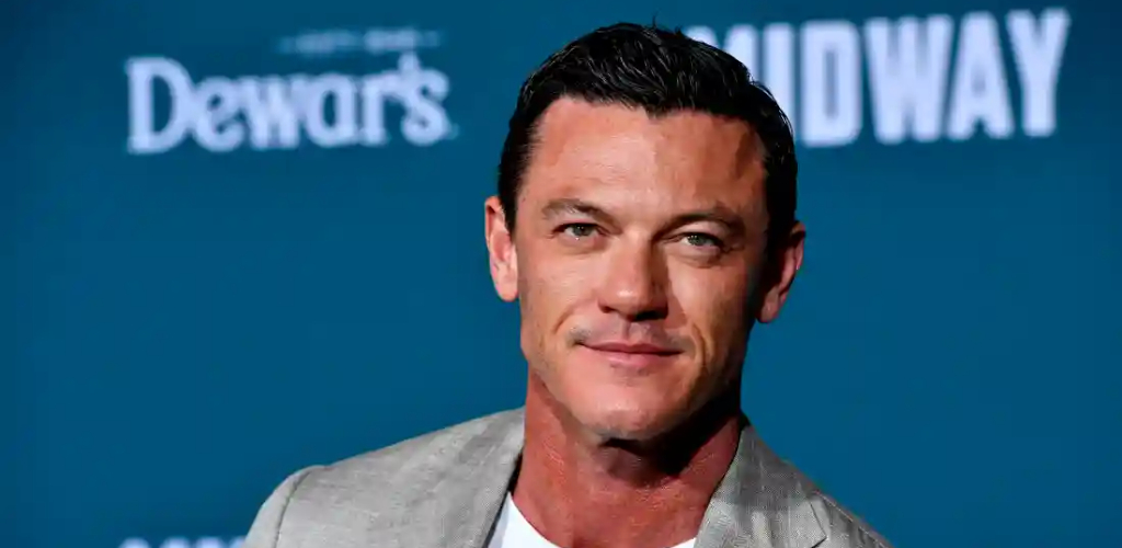 Luke Evans Siblings