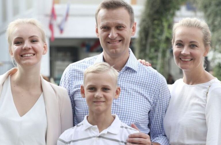 Alexei Navalny Gay Rumors False: Wife Yulia Navalny And 2 Kids