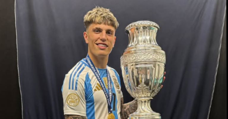 Manchester United Winger, Alejandro Garnacho Credit Spanish Father, Alex Garnacho And An Argentine Mother Patricia Ferreyra Fernández For His Success